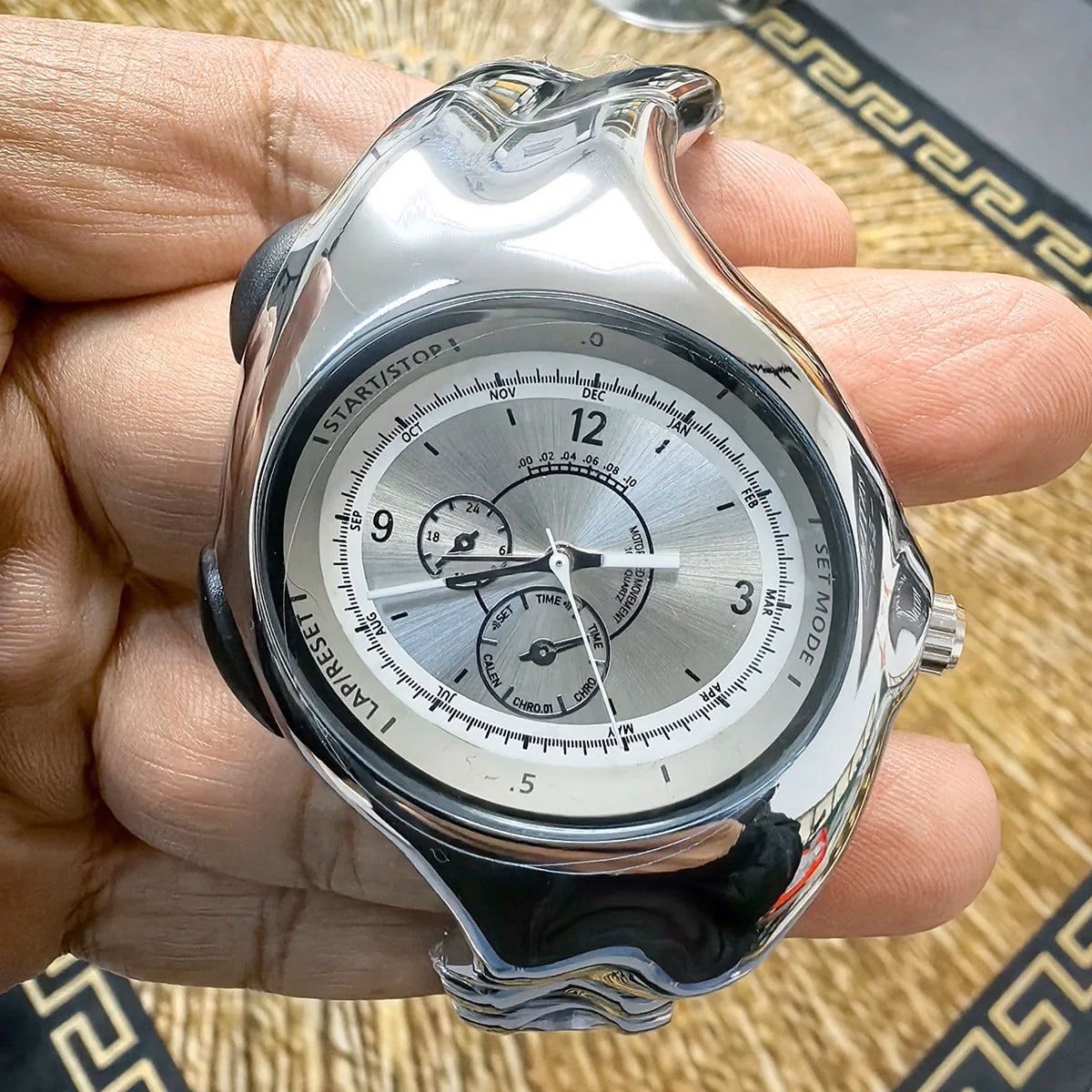 Vintage Y2K Retro Alloy Quartz Watch — image 10