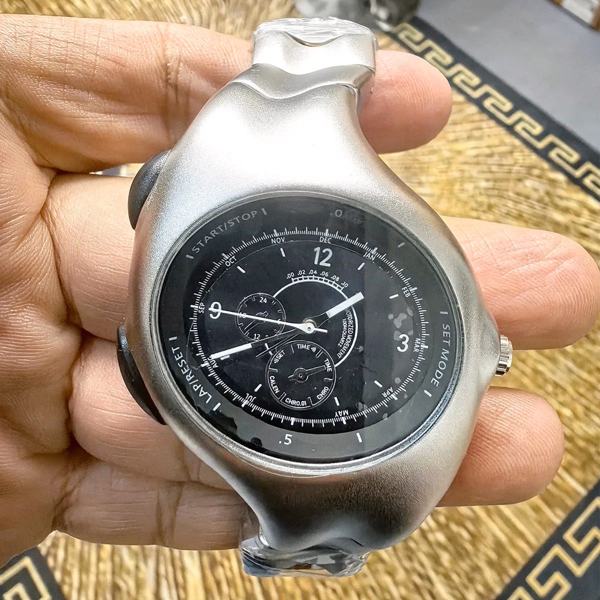 Vintage Y2K Retro Alloy Quartz Watch — image 4
