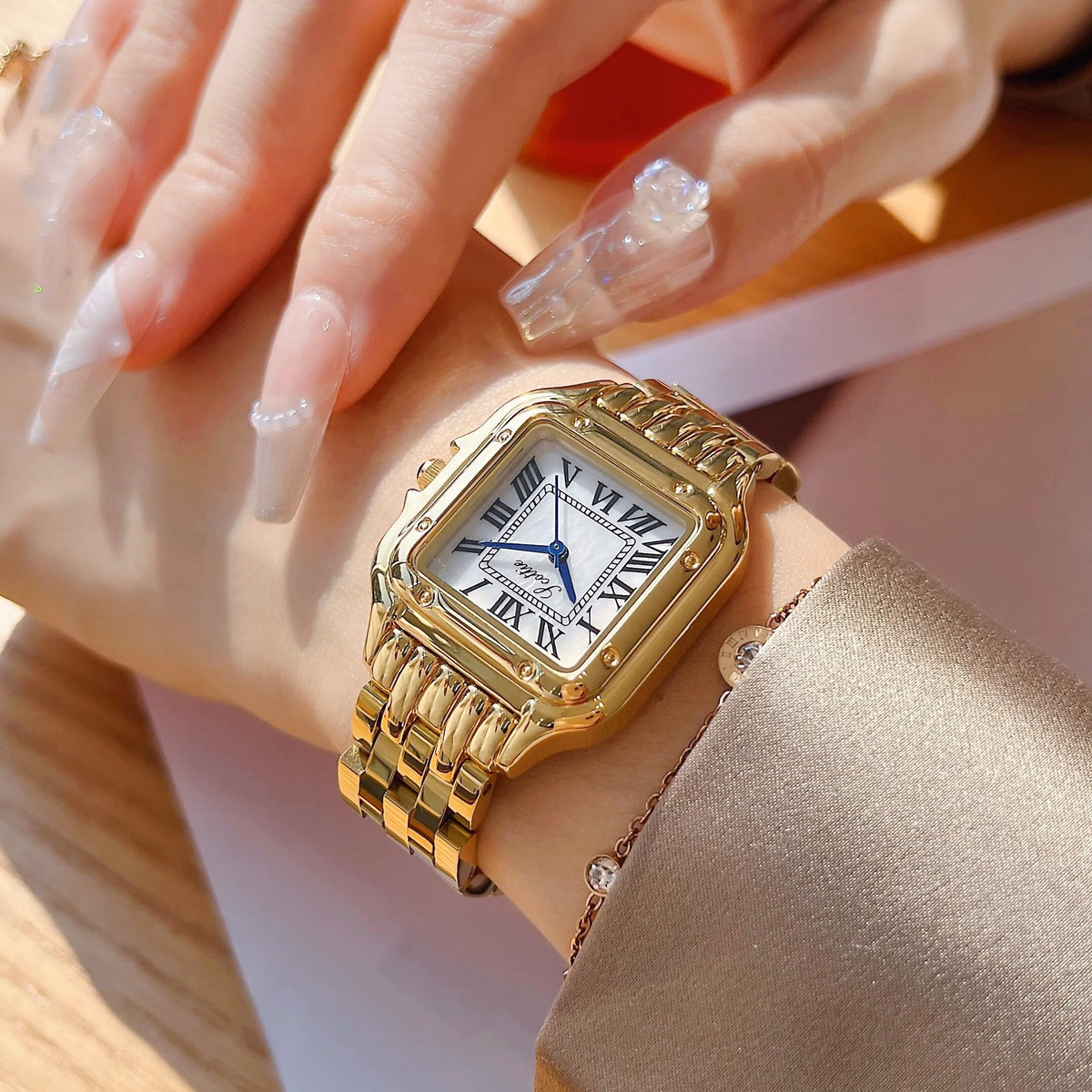 Scottie 9100 Luxury Women's Quartz Watch - Gold — image 3