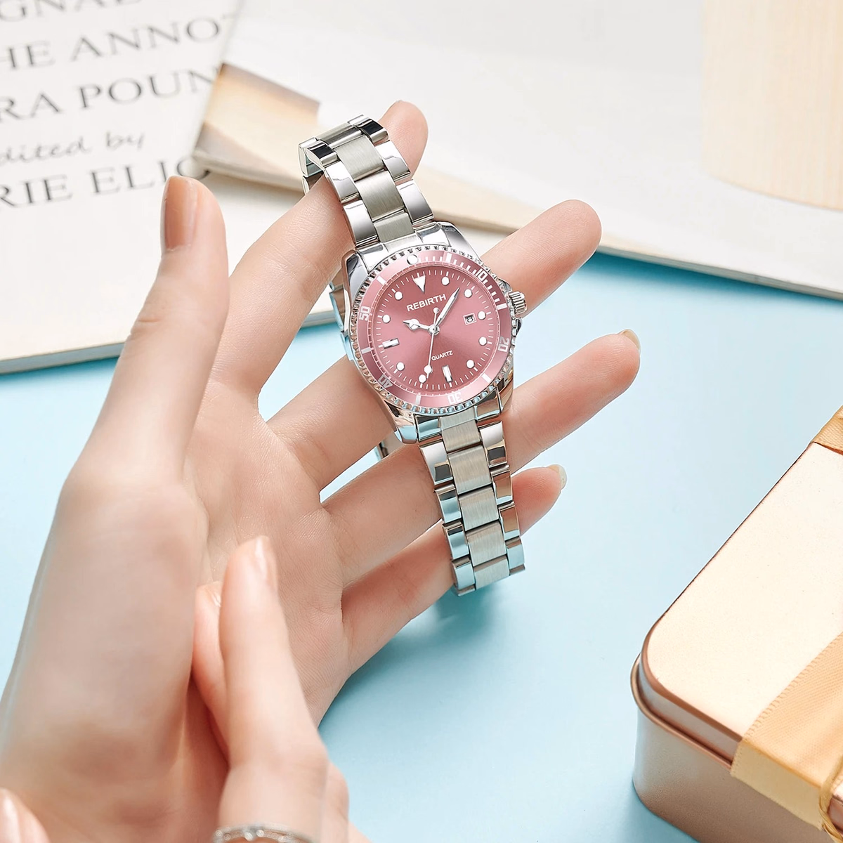 Elegant Alloy Mesh Strap Women's Quartz Watch