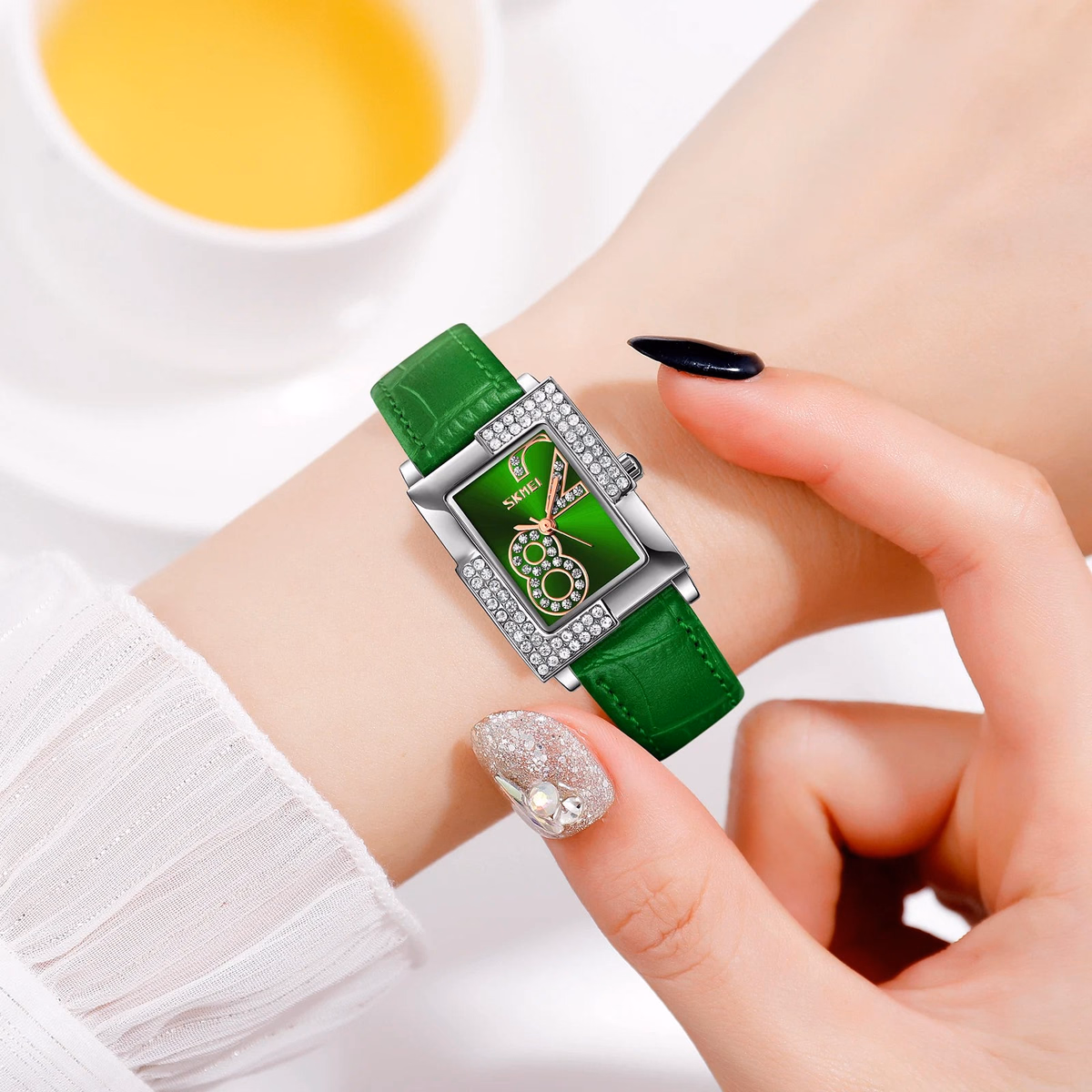 Ladies Quartz Watch, Elegant Leather — image 4